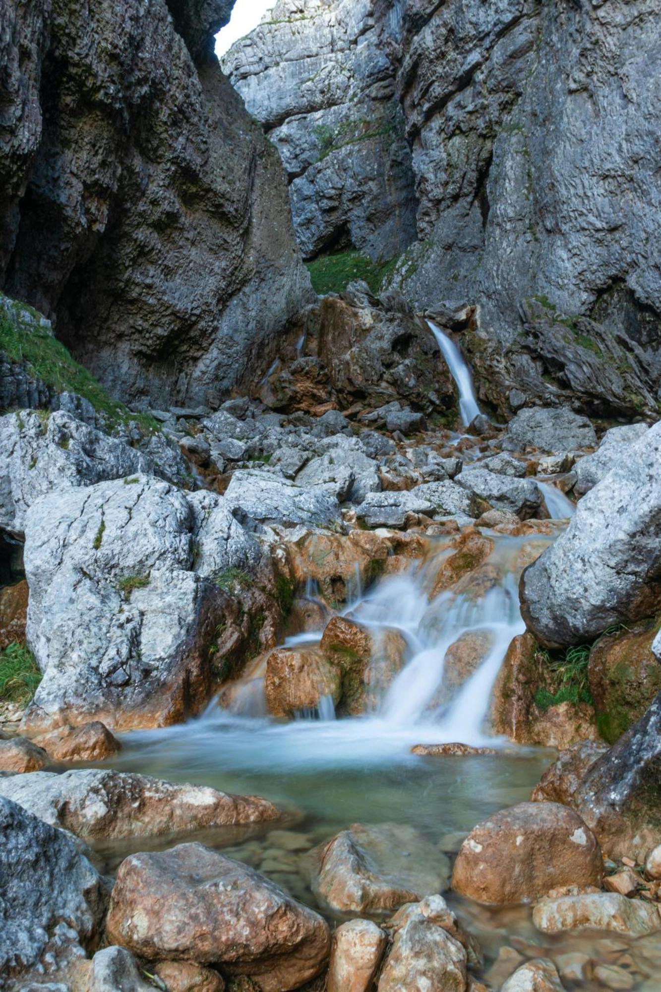 Central Malham Wellbeing Escape With Hot Tub Sleeps 8 Dış mekan fotoğraf